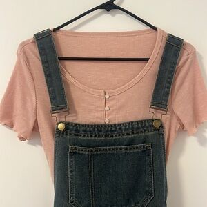 5/$25 - Lettuce trim woman’s Henley style pink tshirt